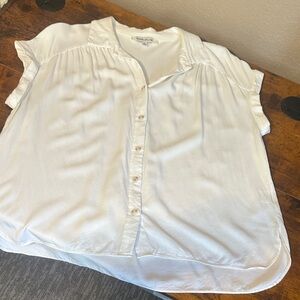 Rose + Olive Classic White Rayon Button-Down Blouse Med